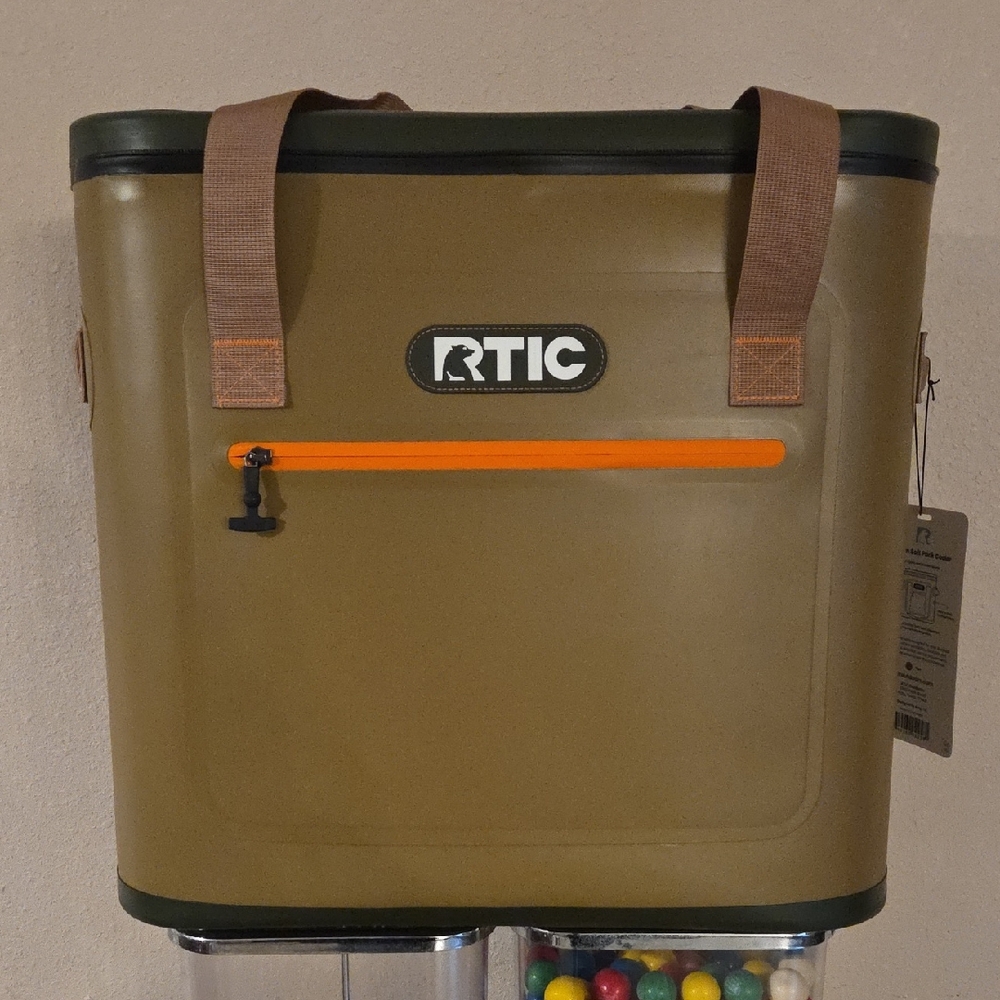 RTIC 40 Can Soft Pack Cooler Backback With Sholder straps
